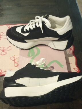 SM New York Black and White Chunky Lace-Up Sneakers